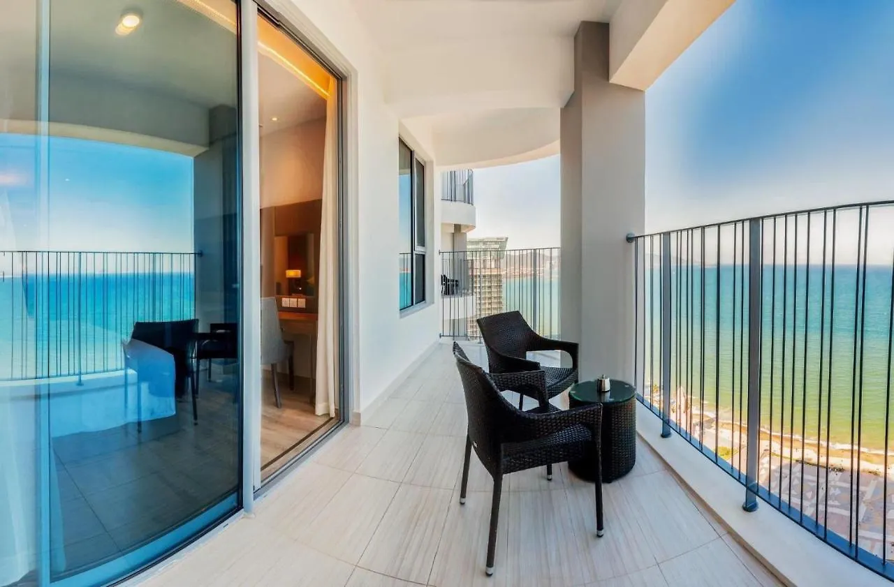 Апартаменты Sea Cloud Panorama Beachfront Нячанг
