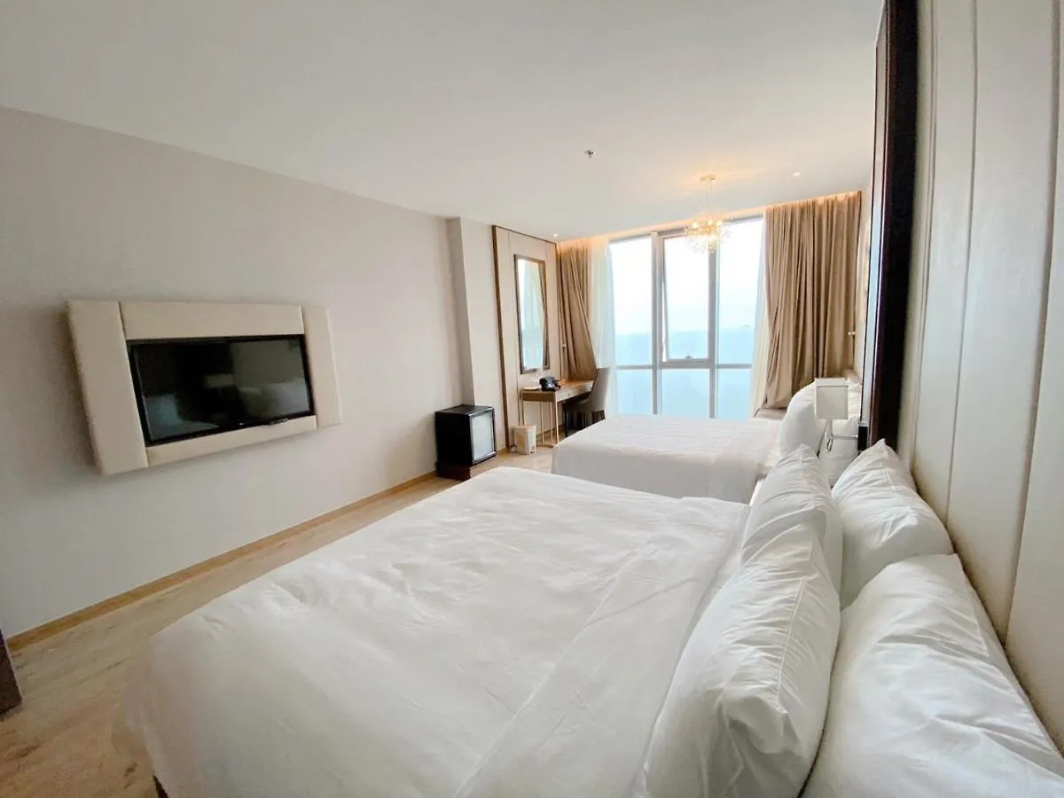 Апартаменты Sea Cloud Panorama Beachfront Нячанг
