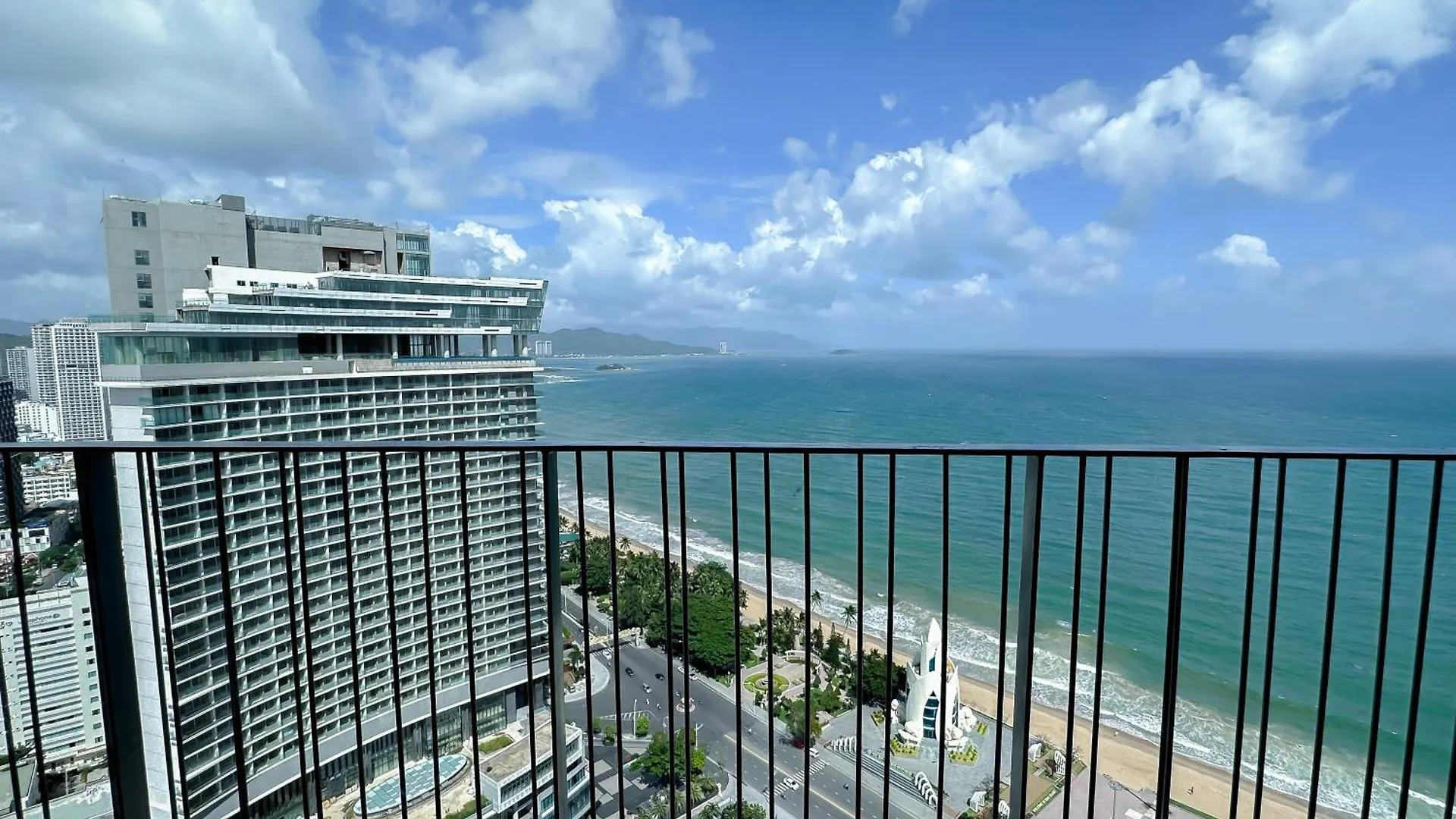 Sea Cloud Panorama Beachfront Нячанг Вьетнам
