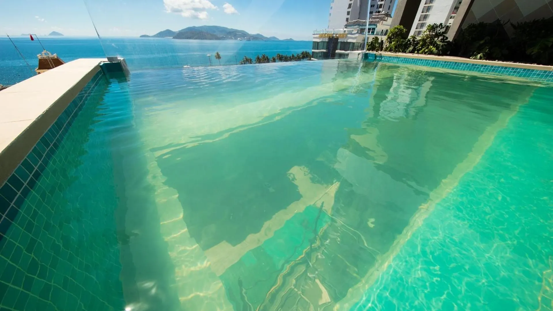 Sea Cloud Panorama Beachfront Нячанг